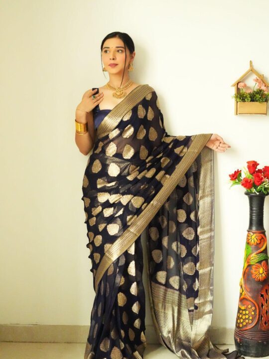 Cotton Silk Saree with Gold-Silver Weaving – Rich Blouse Set