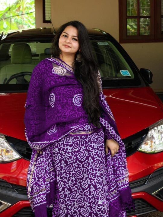 Elegant kurti set for women with dupatta and matching pants – Pramukhmart