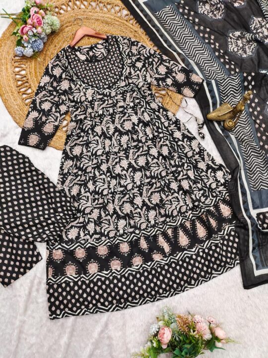 Premium 3-piece Anarkali set in XL and XXL