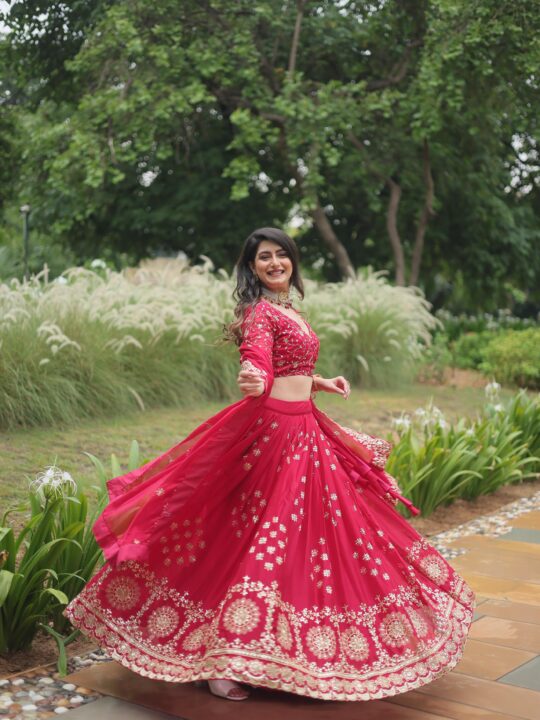 Latkan dori and zip closure of silk lehenga