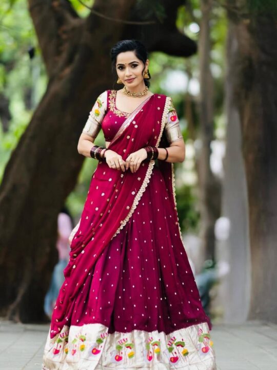 Woman wearing georgette chaniya choli with dupatta – Pramukhmart
