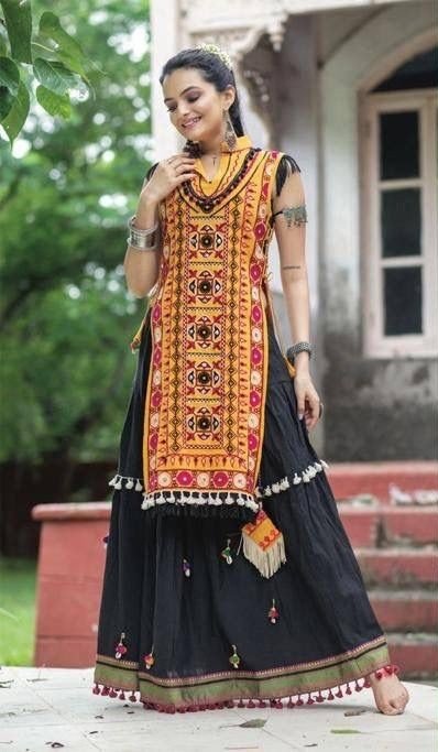 kutchi embroidered navratri lehenga
