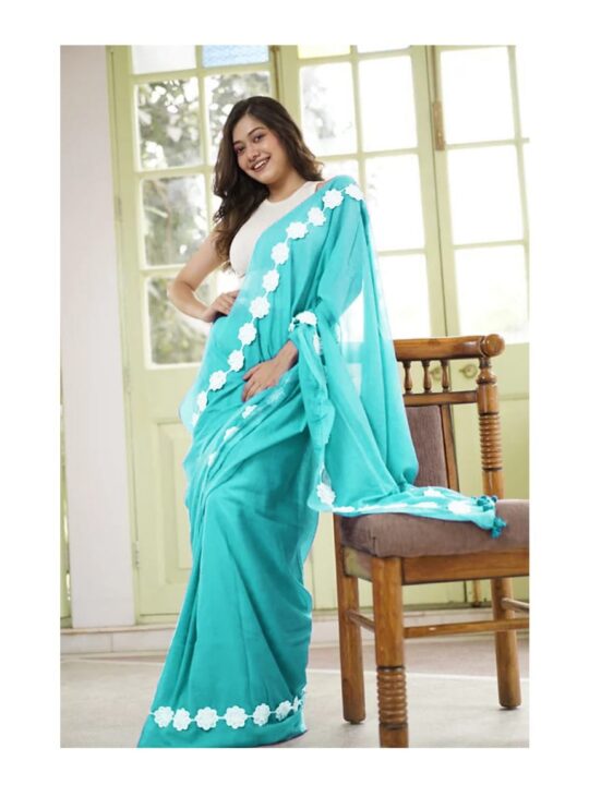 Detailed lace border of Georgette saree