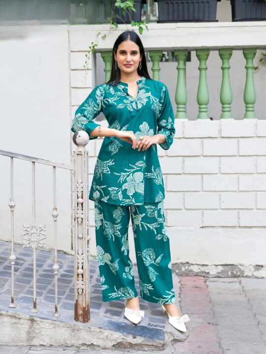 Back view of women’s rayon co-ord with 3/4th sleeves