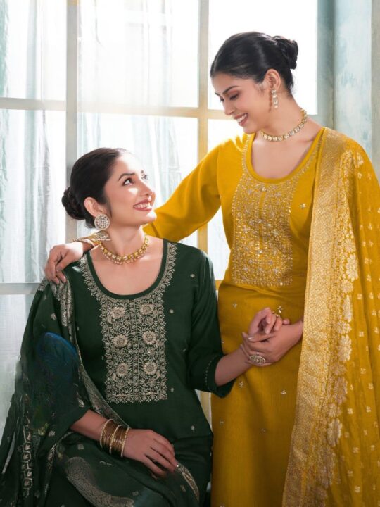 Woman wearing an elegant 3-piece suit with Chanderi dupatta