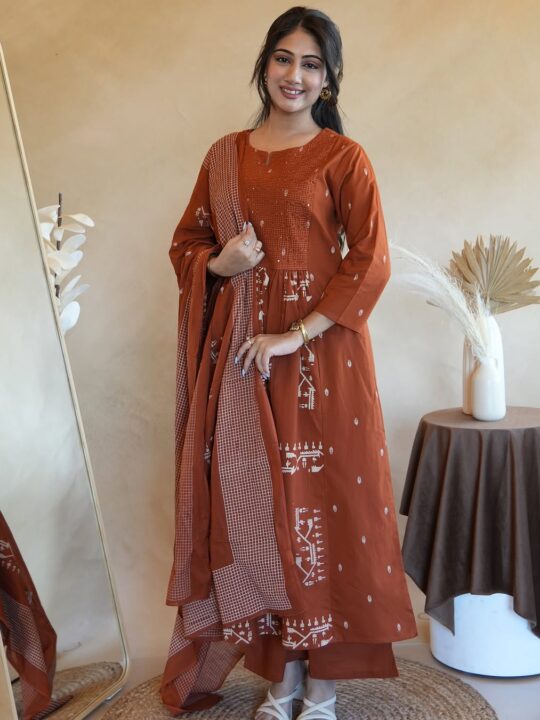 Woman wearing Anarkali cotton kurta set with printed pant and malmal dupatta – Pramukhmart