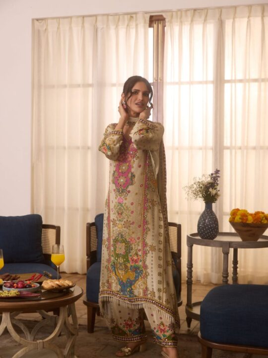 Borderless dupatta with double shade